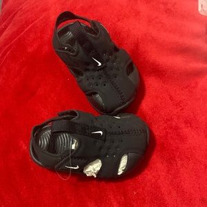 Unisex Black Nike sandals